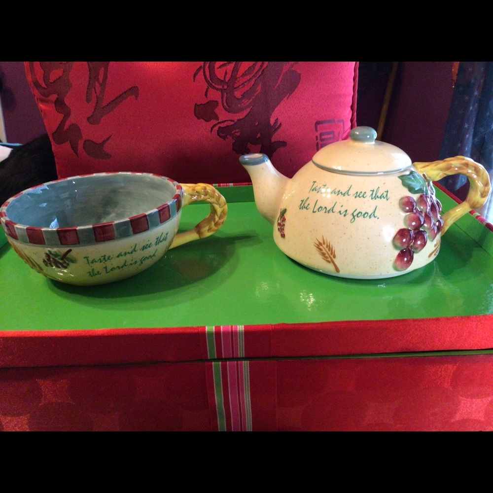 Matching Teapot and Lg Teacup by Dicksons